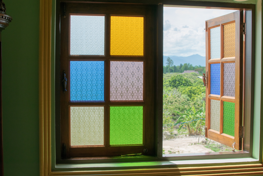 The,window,is,a,multicolored,mirror.,the,reflection,is,beautiful.