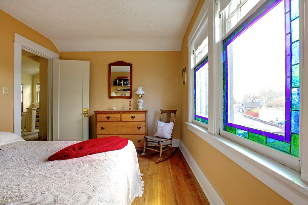 English,old,bedroom,with,yellow,walls,and,white,bed.